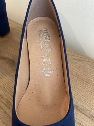 Zapatos de tacón de piel azul