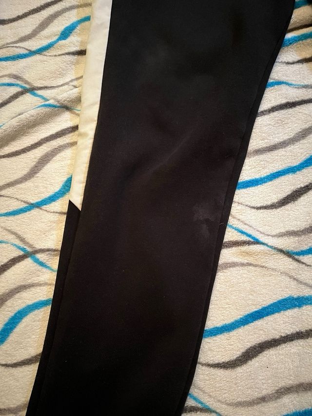 Pantalón deportivo Puma negro y blanco