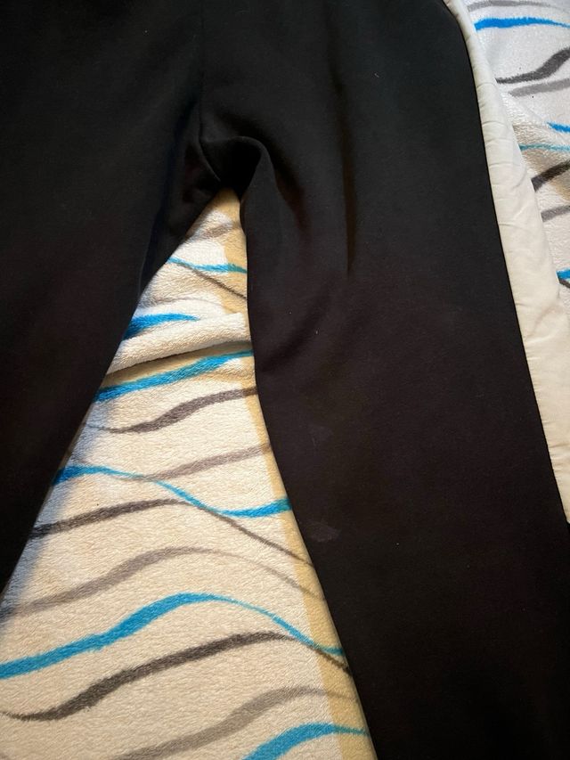 Pantalón deportivo Puma negro y blanco