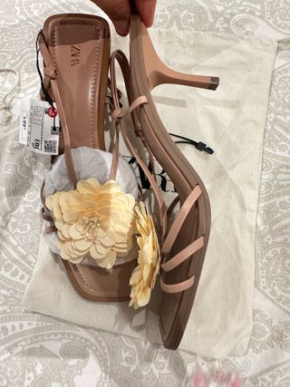 Sandalias Zara flor rosa y amarilla