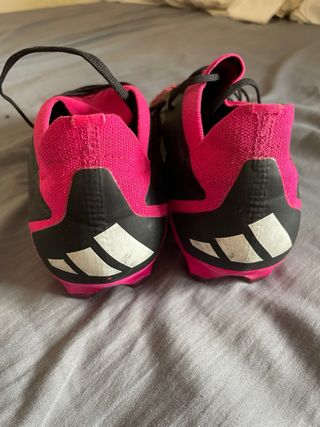 Botas Fútbol Adidas Predator Accuracy.2 Negra/Rosa