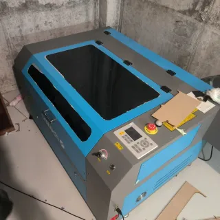 Máquina corte láser Omtech