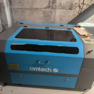 Máquina corte láser Omtech