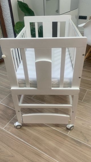Mini cuna colecho blanca con ruedas