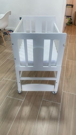 Mini cuna colecho blanca con ruedas