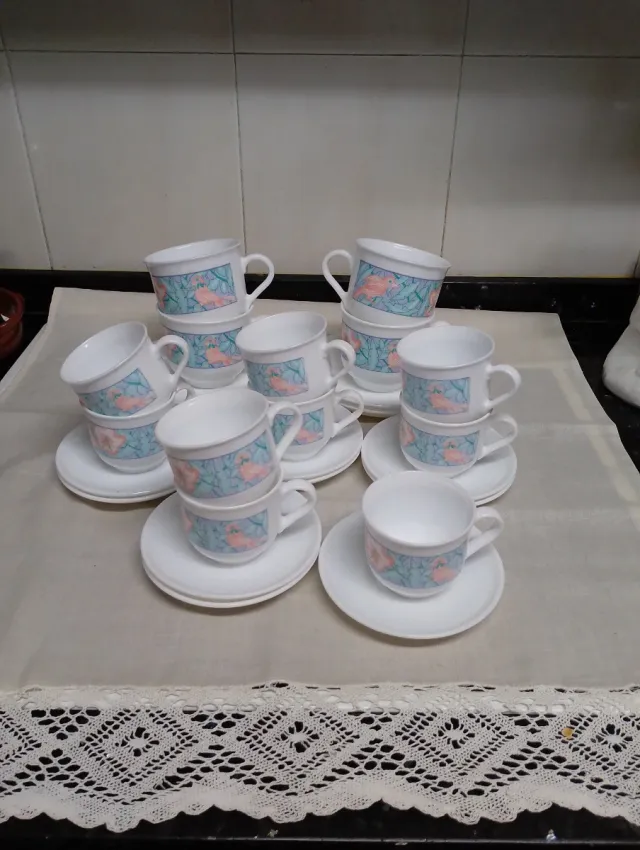 Juego de 12 tazas de porcelana