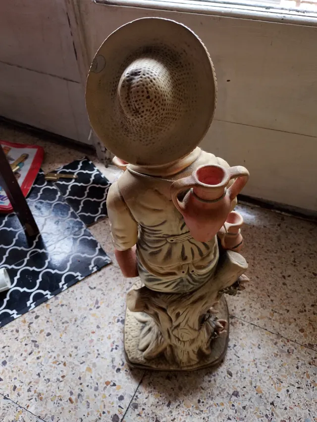 Figura Hombre Botijero,muy bien conservado ycalida