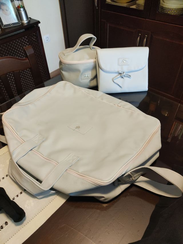 Conjunto de maleta, neceser y cambiador de bebe