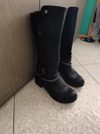 Stivali donna neri con catena