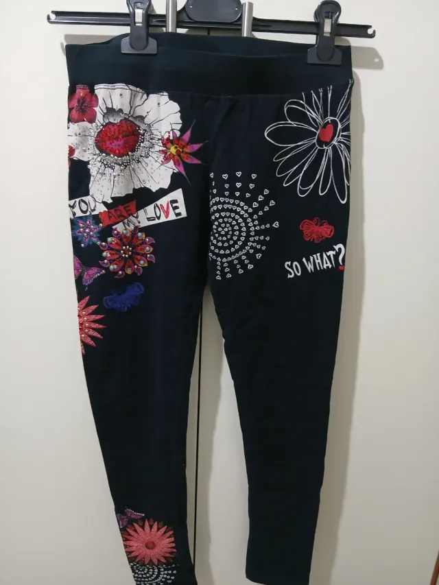 Leggings neri con fiori multicolore