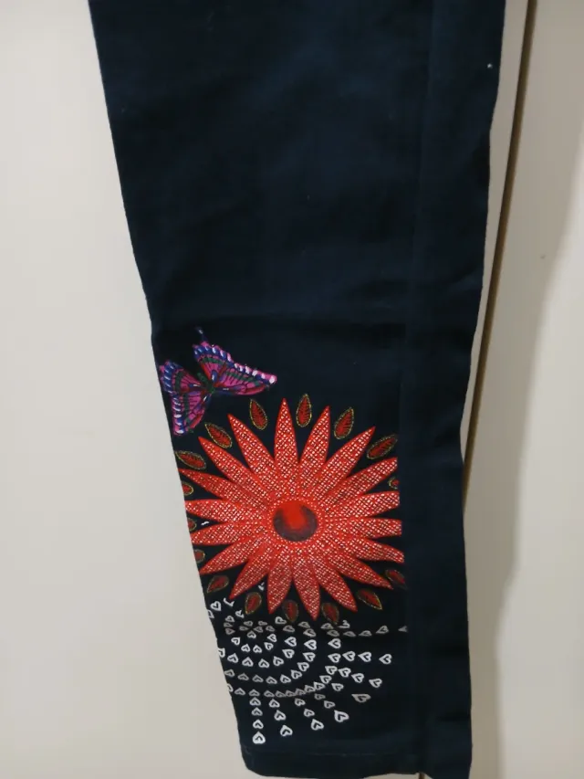 Leggings neri con fiori multicolore