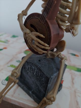 Scheletro con Banjo, con Luce, Suono e Movimento
