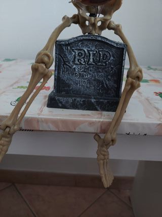 Scheletro con Banjo, con Luce, Suono e Movimento