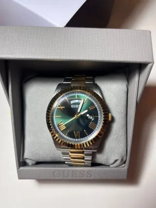Reloj Guess Nuevo Dorado y Verde