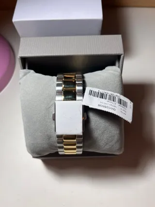 Reloj Guess Nuevo Dorado y Verde