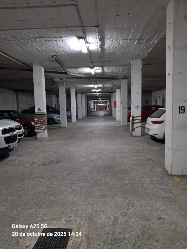 Plaza de garaje cubierta