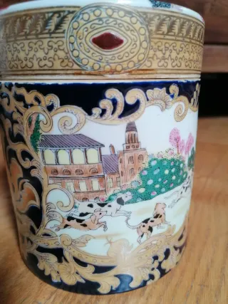 Vaso Cinese con coperchio motivi occidentali