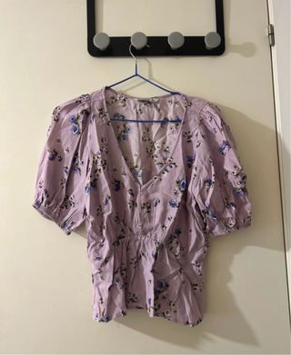 Blusa floral morada manga corta
