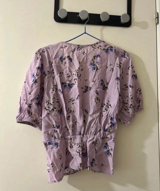 Blusa floral morada manga corta