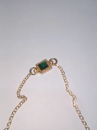 Bracciale dorato con strass verdi