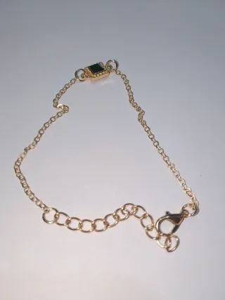 Bracciale dorato con strass verdi