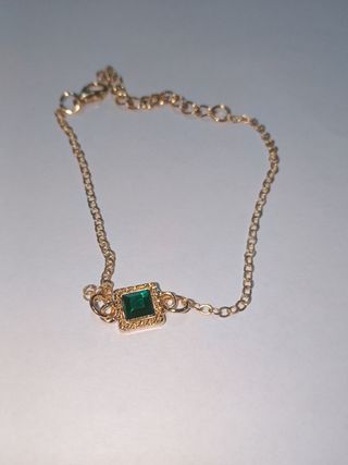 Bracciale dorato con strass verdi