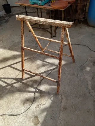 Burriquetas metálicas con tablero