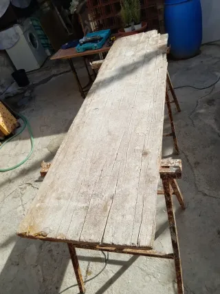 Burriquetas metálicas con tablero