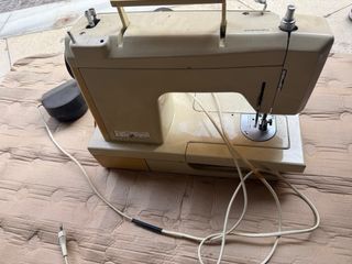 Máquina de coser Victoria Lady 3800F