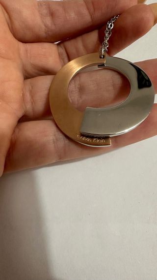 Collar Calvin Klein circulo dorado y plateado