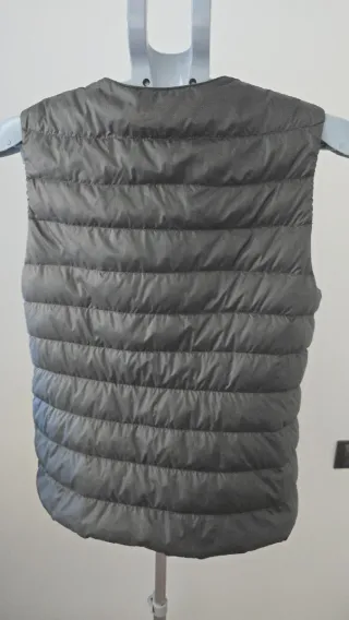 Chaleco Uniqlo Plumas Ultraligero Gris