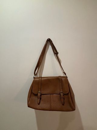 Bolso marrón tipo bandolera