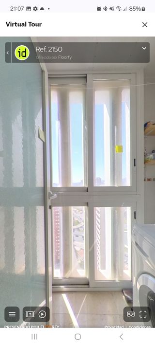 Puerta de aluminio para galería