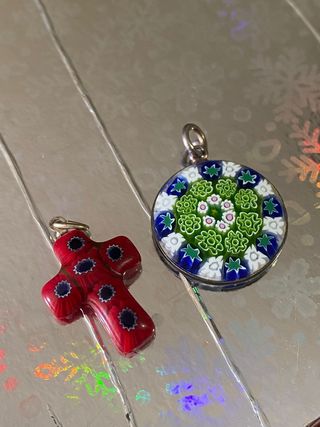 2 Colgantes Vidrio Millefiori Cruz y Círculo