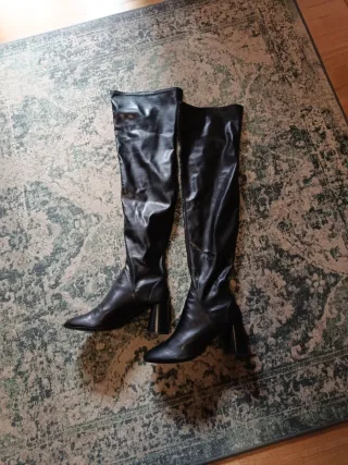 Botas altas de cuero negras