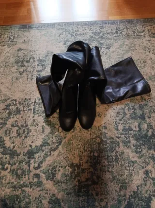 Botas altas de cuero negras