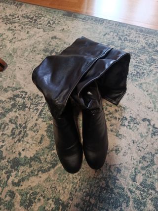 Botas altas de cuero negras