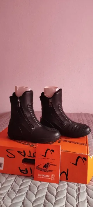 Botas de moto negras. Unisex. Usadas dos veces.