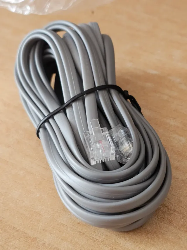 Cavi telefonico/modem grigio e nero