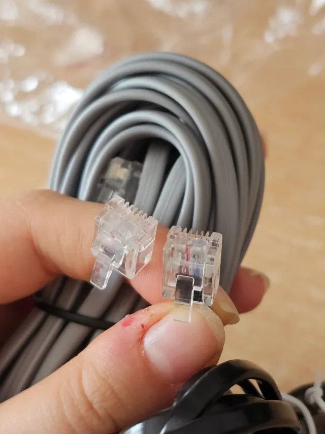 Cavi telefonico/modem grigio e nero