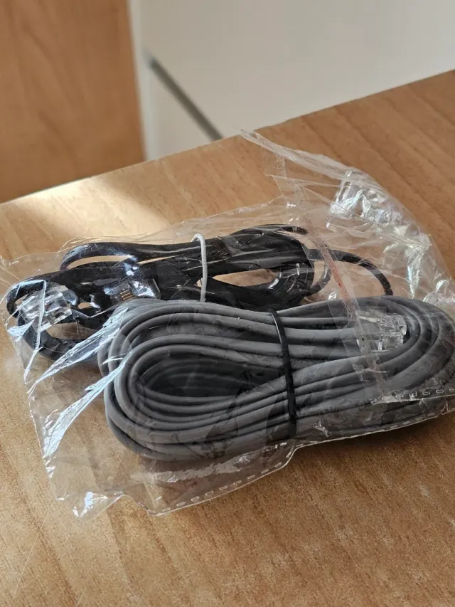 Cavi telefonico/modem grigio e nero