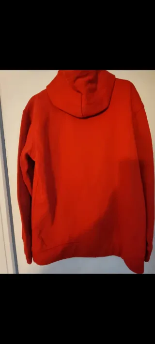 Sudadera roja con logo