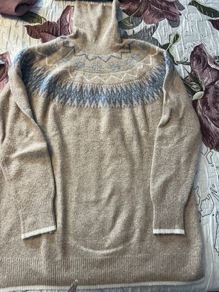 Jersey cuello vuelto beige y azul
