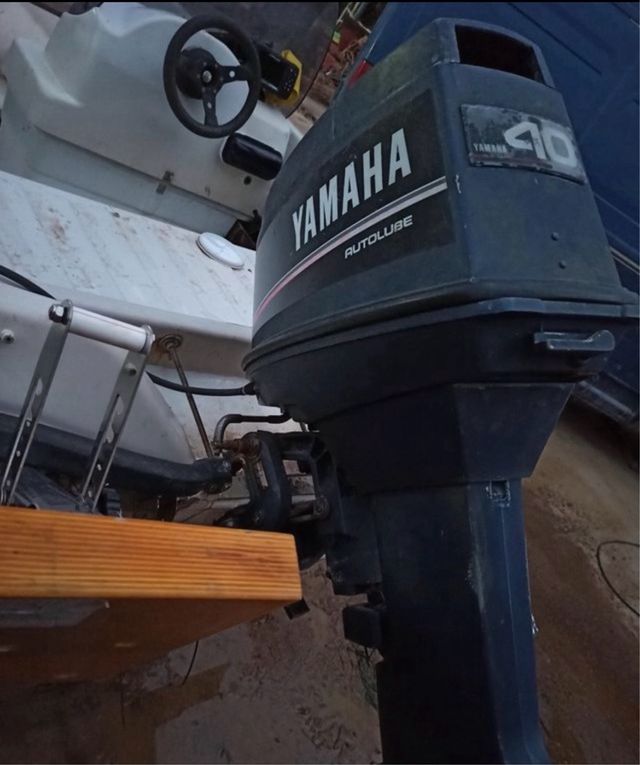 Barco con motor Yamaha