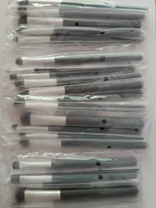 Set Brochas Maquillaje EONO Negro/Gris