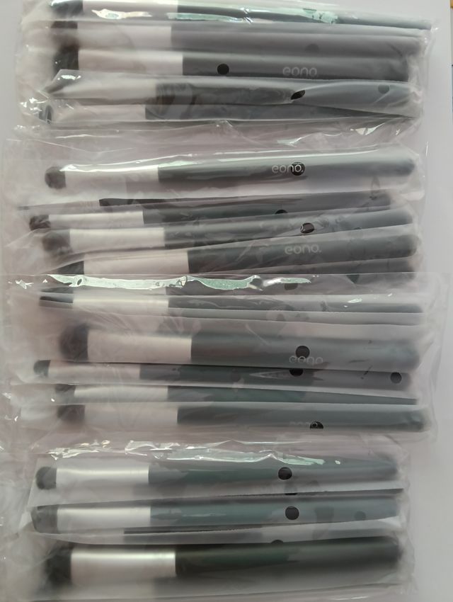 Set Brochas Maquillaje EONO Negro/Gris
