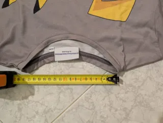 Blusa / tshirt do pokemon pikachu cinzenta e preta