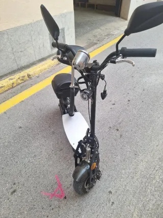 Patinete eléctrico con asiento