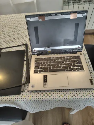 Lenovo Portátil IdeaPad 3 14 pulgadas Desmontado