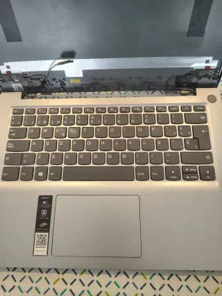 Lenovo Portátil IdeaPad 3 14 pulgadas Desmontado